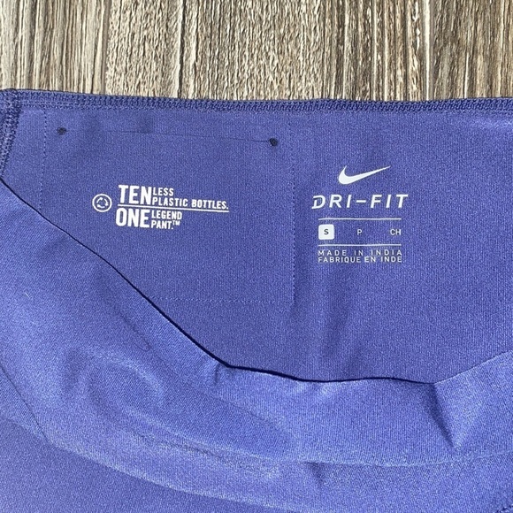 Nike  Crop Leggings - Picture 5 of 6